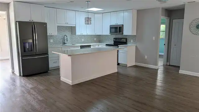 Listing Photo 8