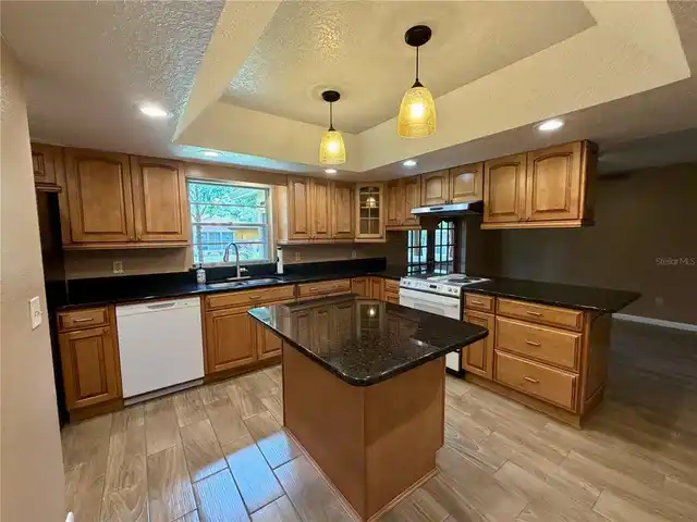 Listing Photo 8