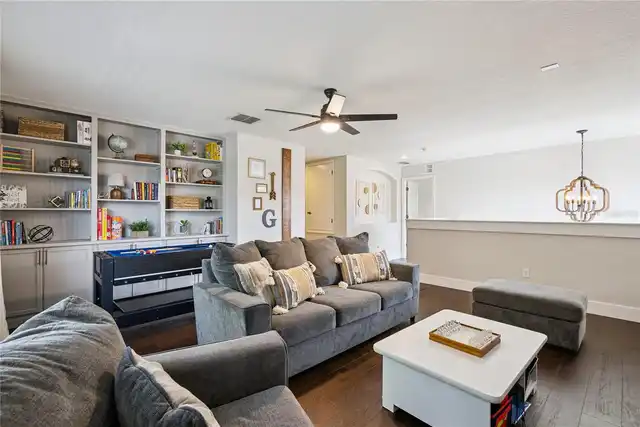 Listing Photo 11
