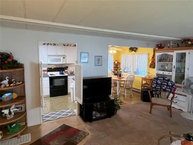 Listing Photo 10