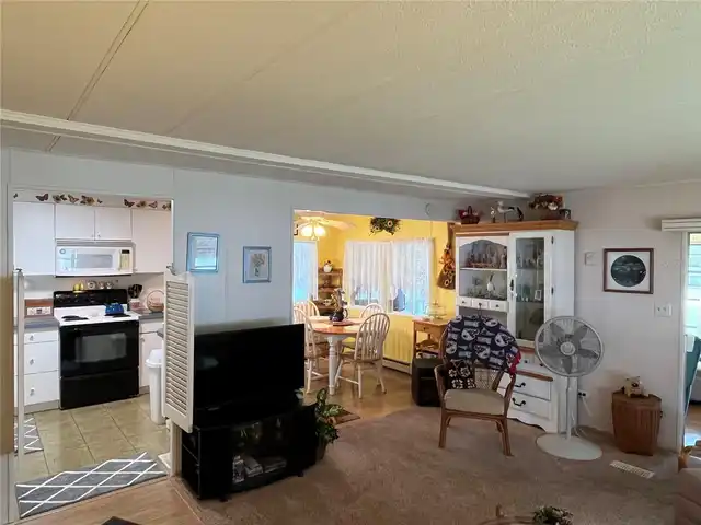 Listing Photo 11