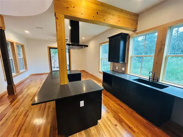 Listing Photo 9
