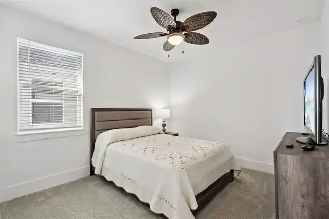 Listing Photo 12