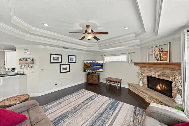 Listing Photo 12