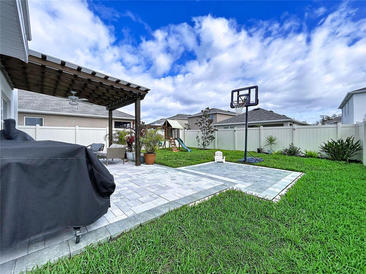 Listing Photo 9