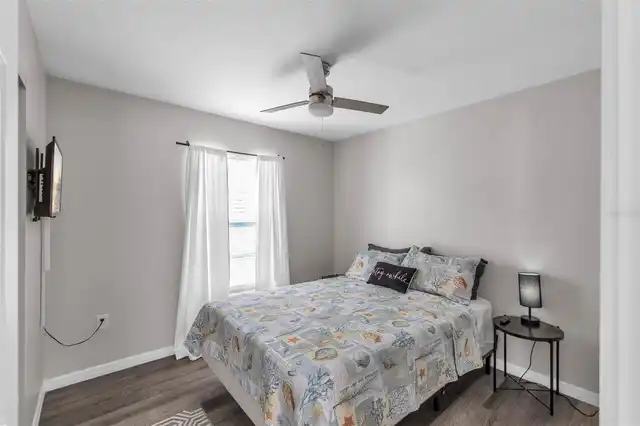 Listing Photo 12