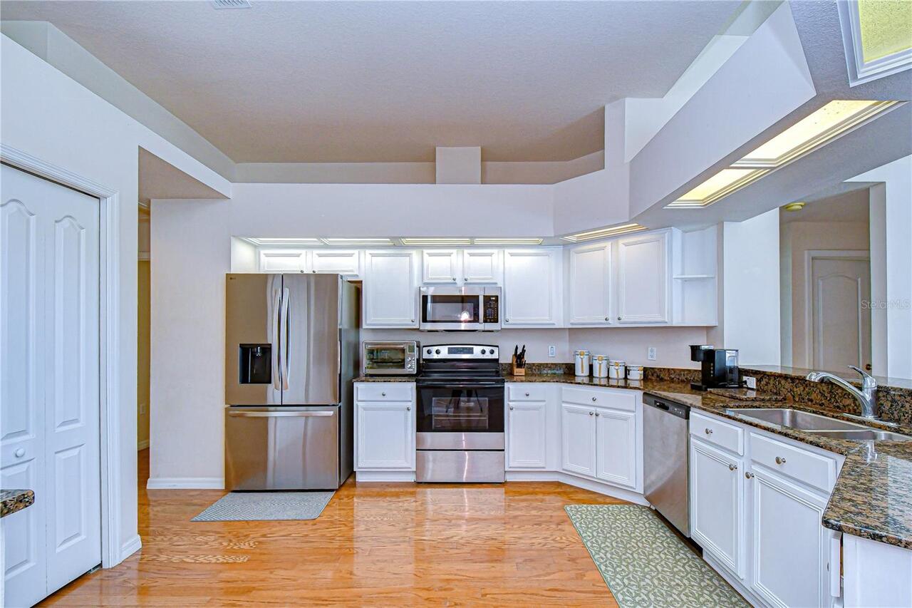 Listing Photo 11