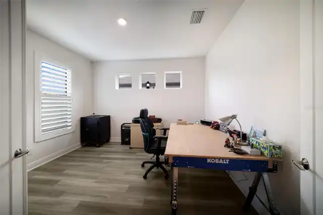 Listing Photo 12