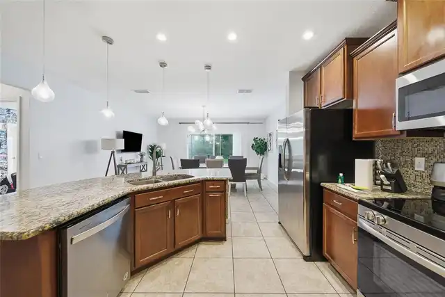 Listing Photo 10