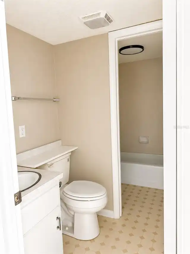 Listing Photo 10