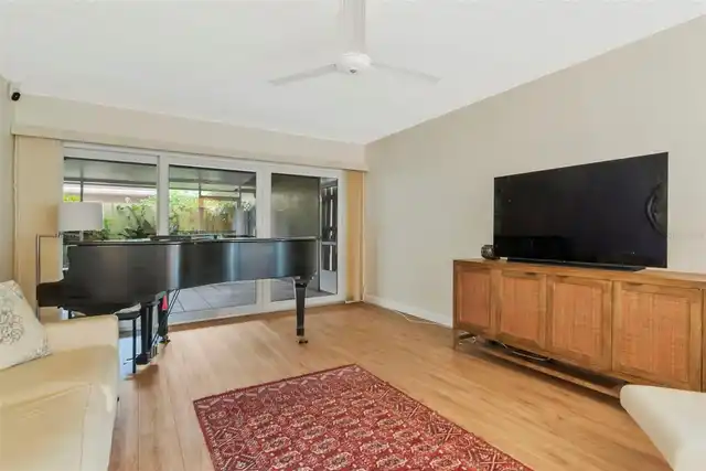 Listing Photo 14