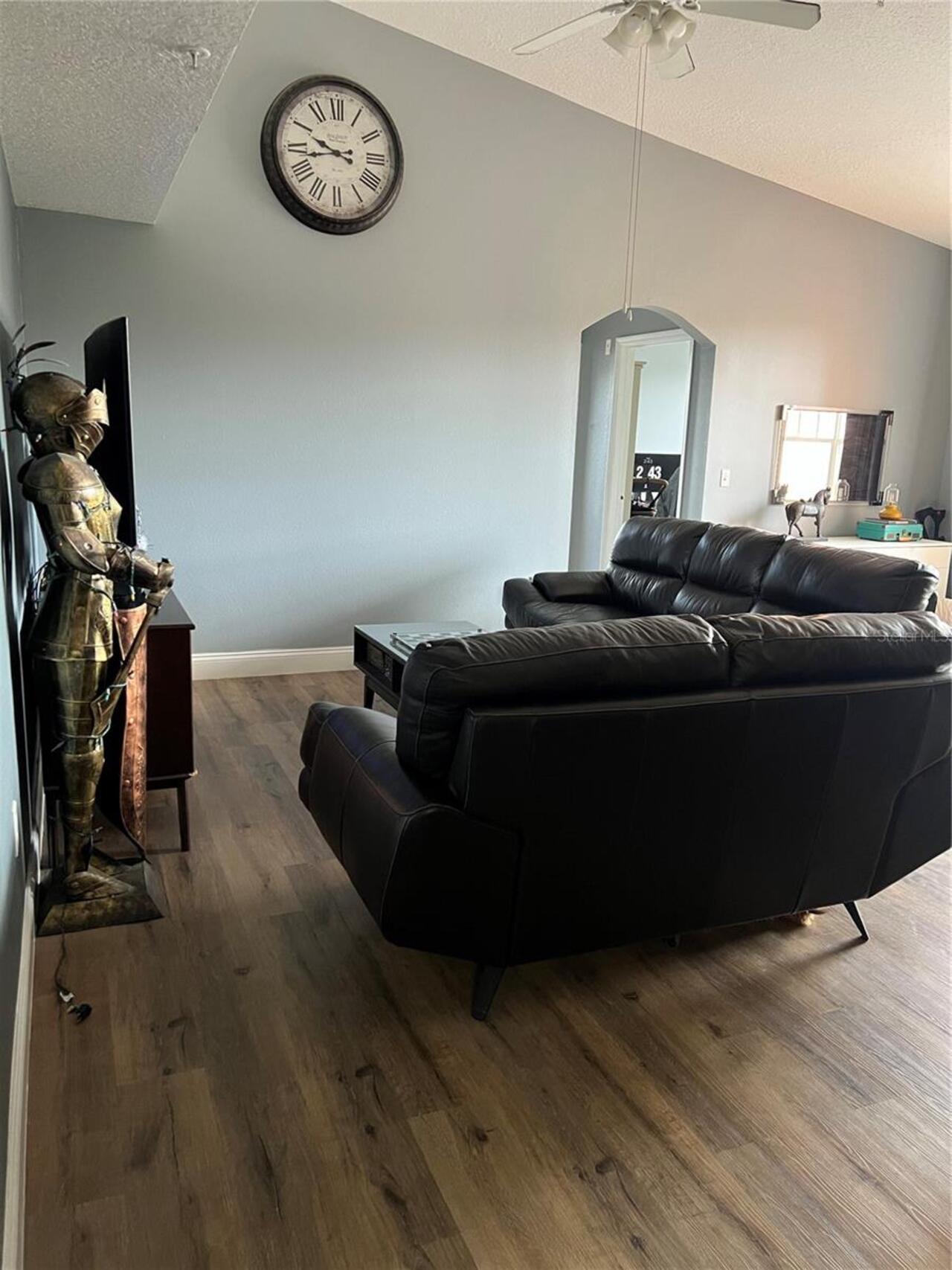 Listing Photo 12