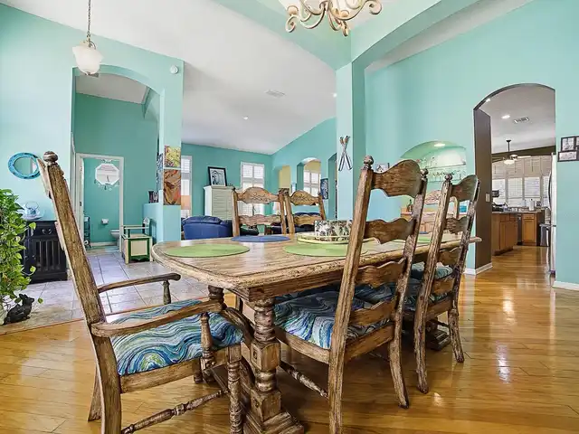 Listing Photo 8