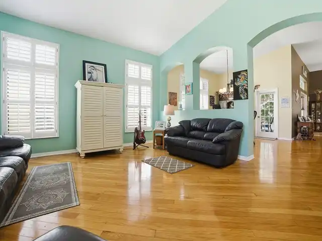 Listing Photo 11