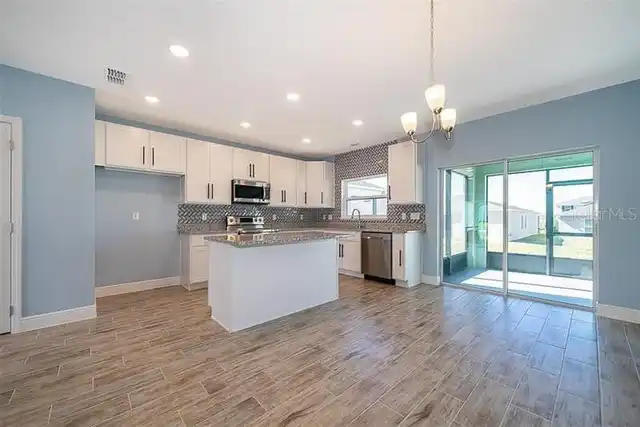 Listing Photo 10