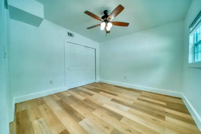 Listing Photo 14