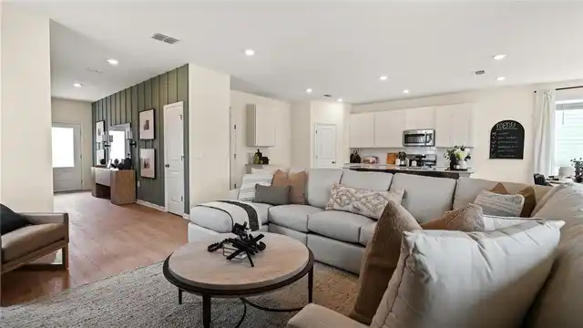 Listing Photo 6