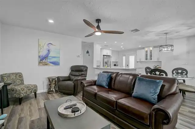 Listing Photo 14