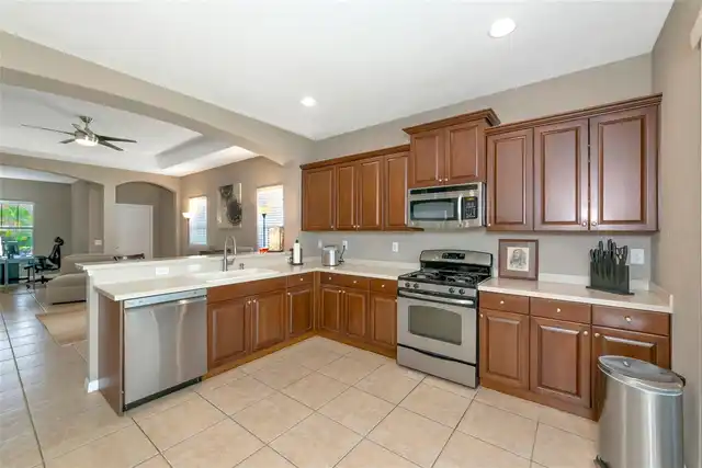 Listing Photo 6