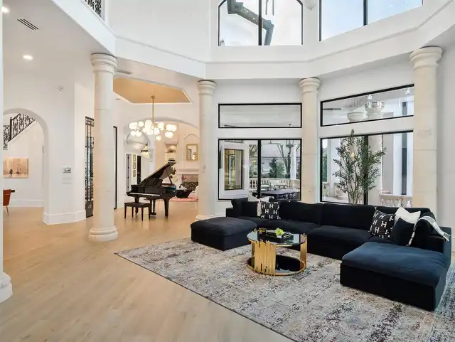 Listing Photo 10