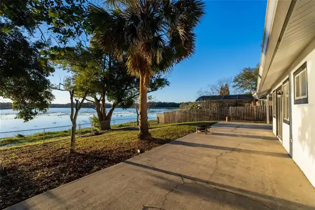 Listing Photo 12
