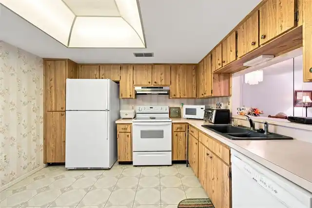 Listing Photo 12