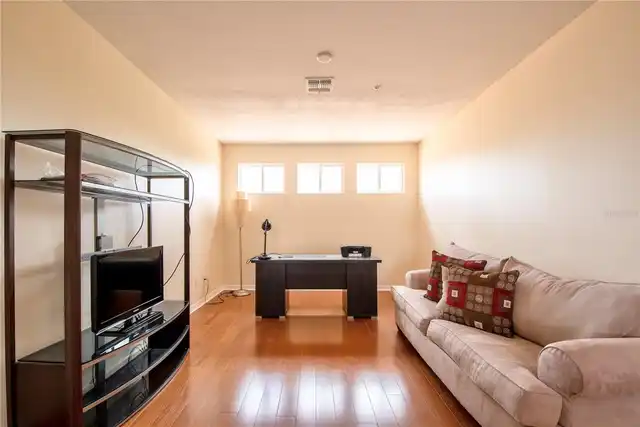 Listing Photo 14