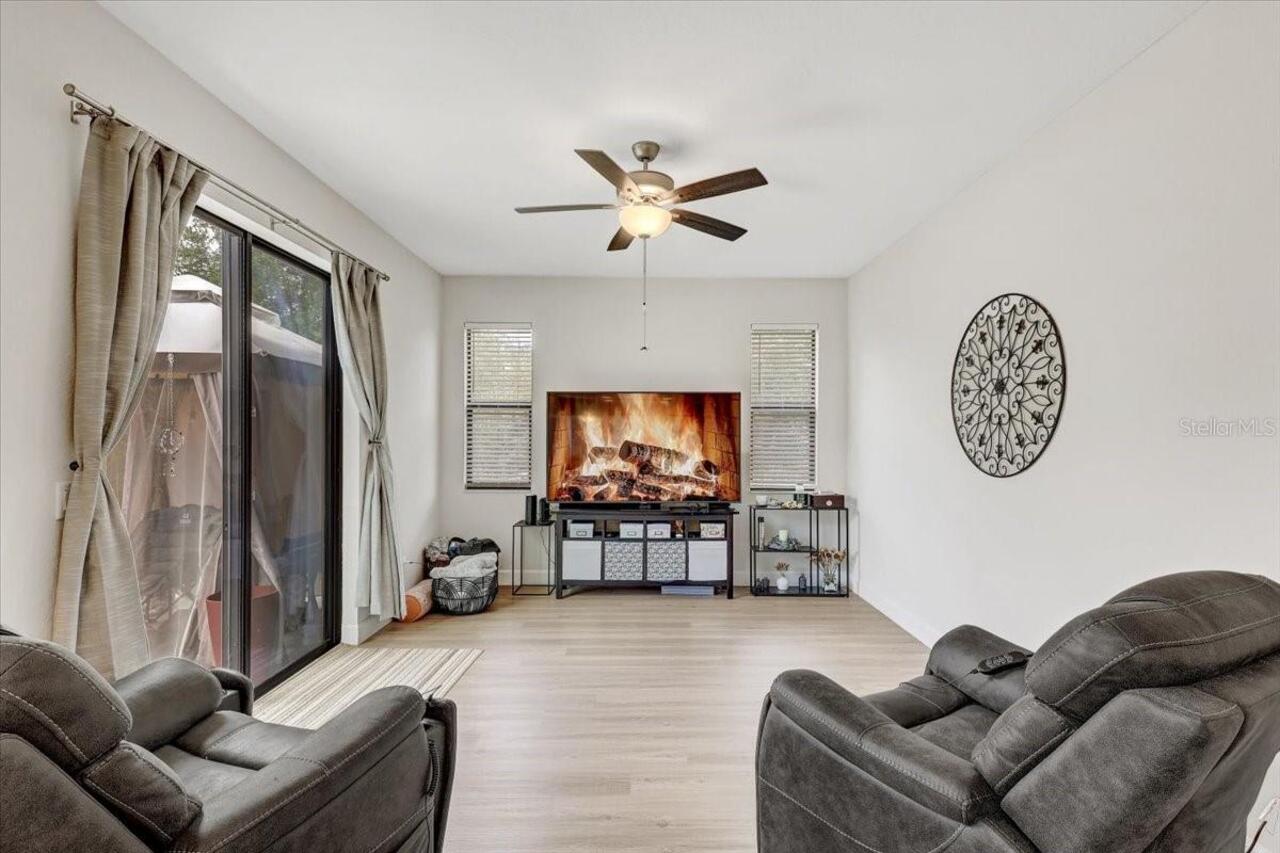 Listing Photo 11