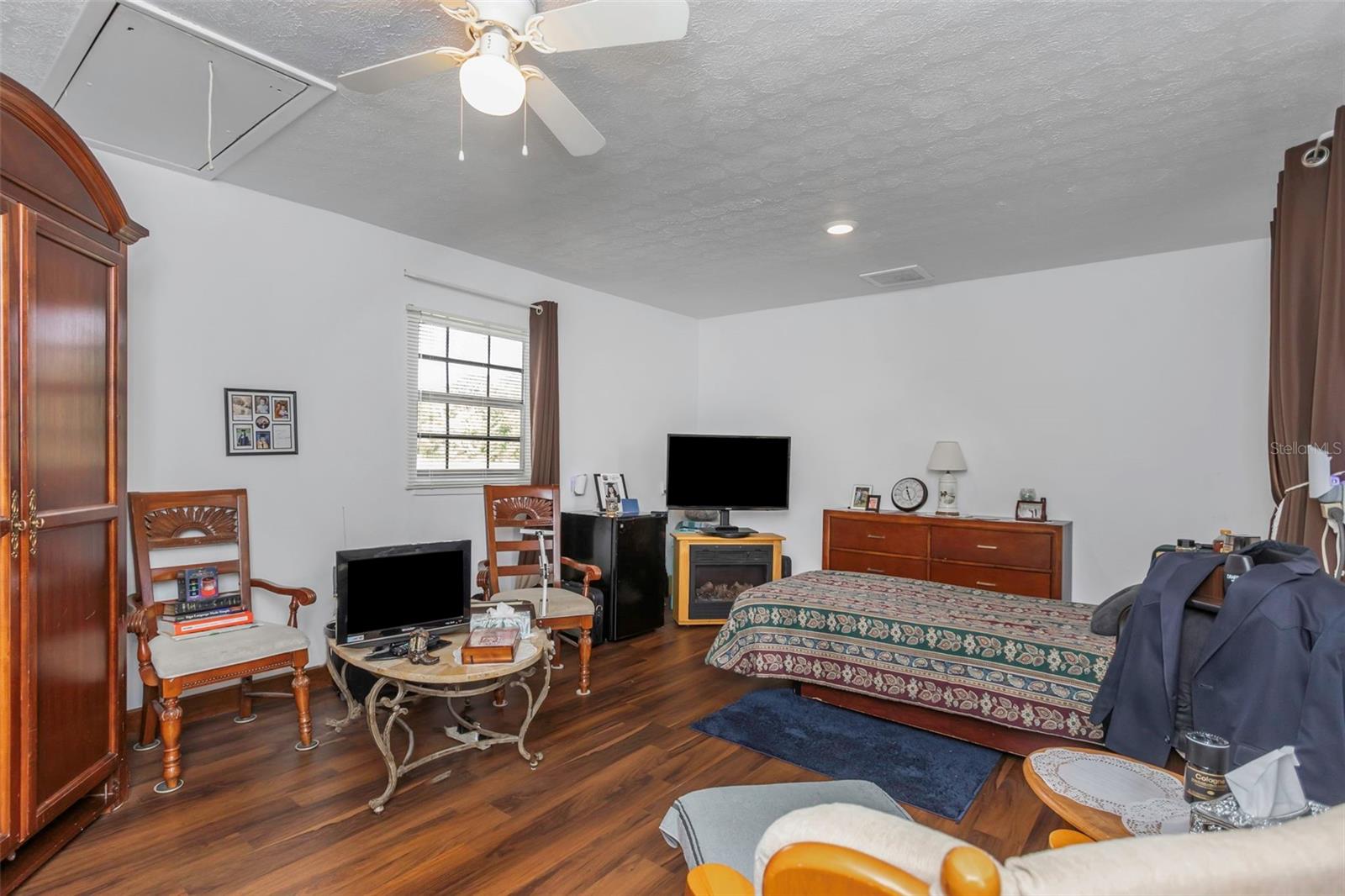 Listing Photo 8