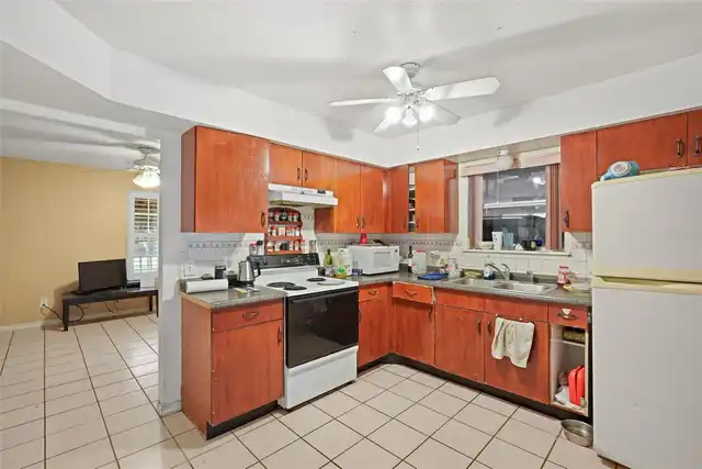 Listing Photo 11