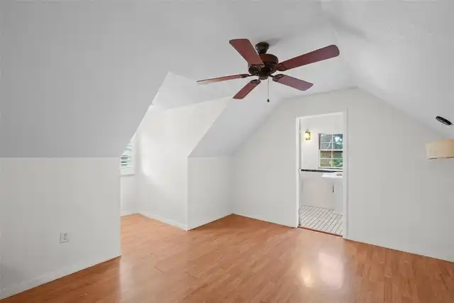 Listing Photo 23