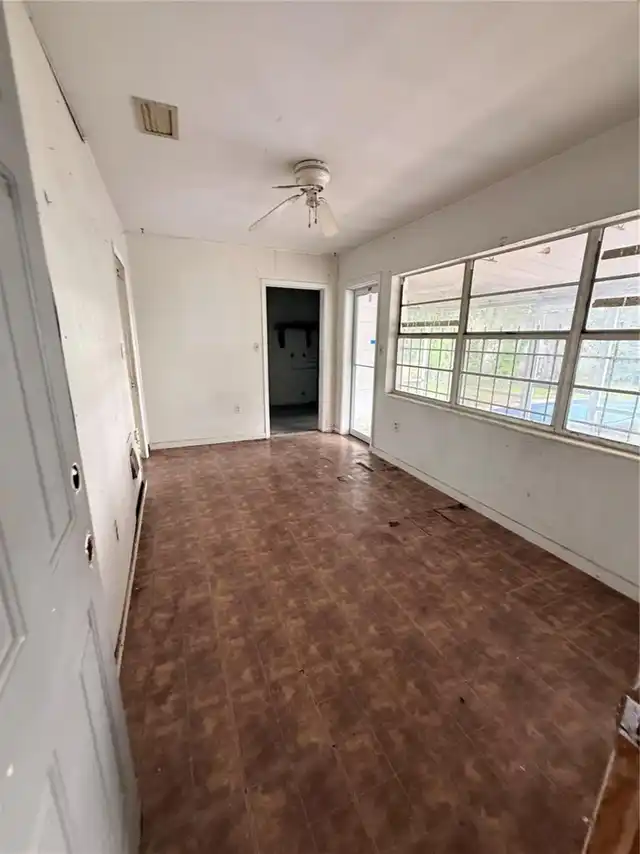 Listing Photo 11