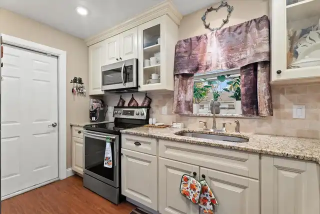 Listing Photo 8
