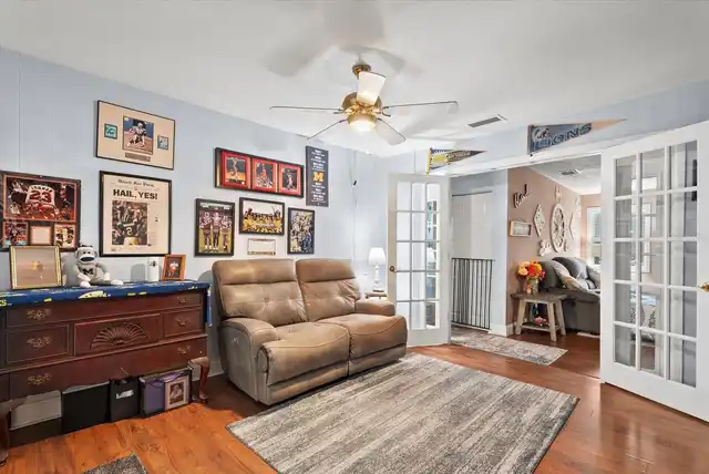 Listing Photo 11