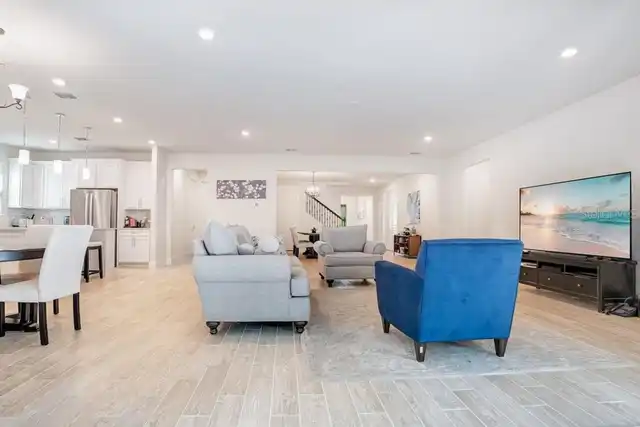 Listing Photo 11