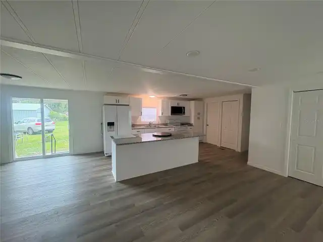Listing Photo 11