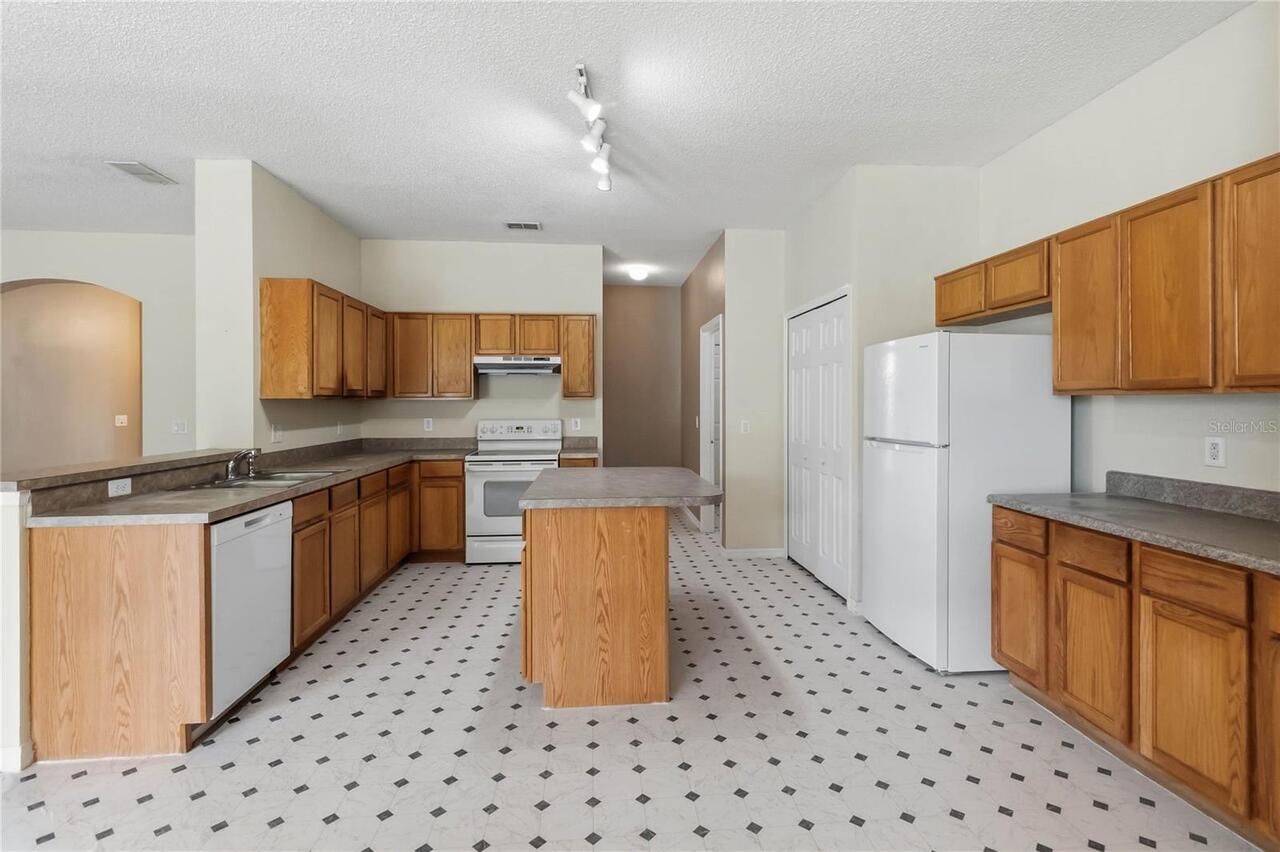 Listing Photo 11