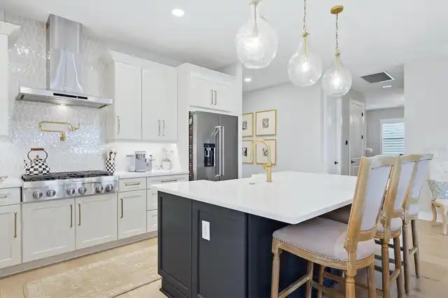 Listing Photo 11
