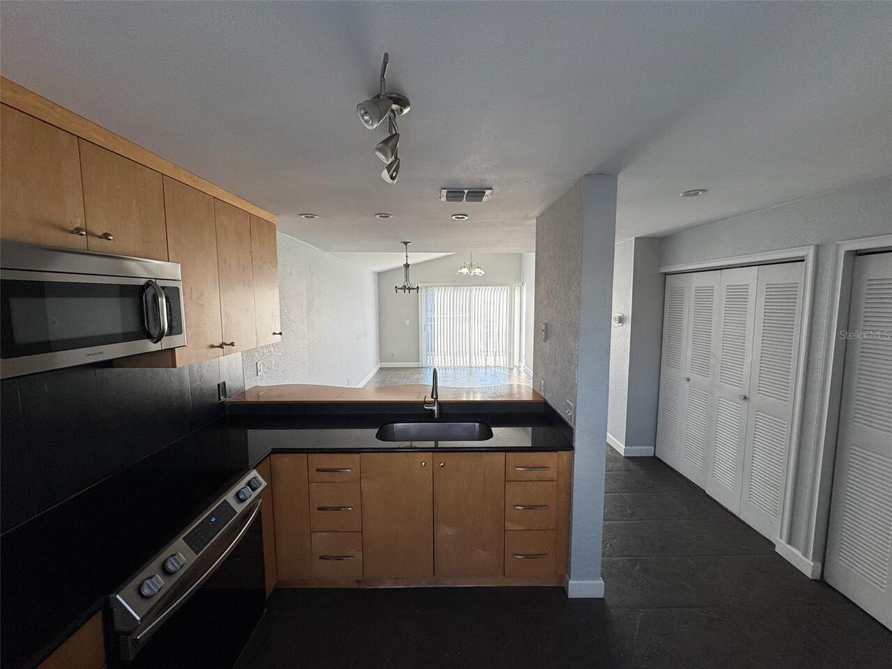Listing Photo 12
