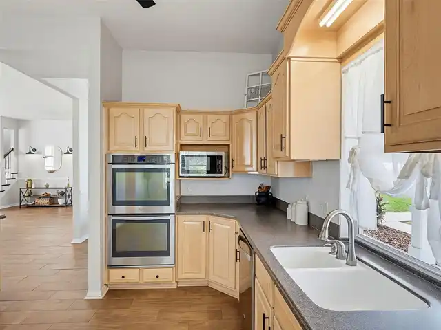 Listing Photo 10