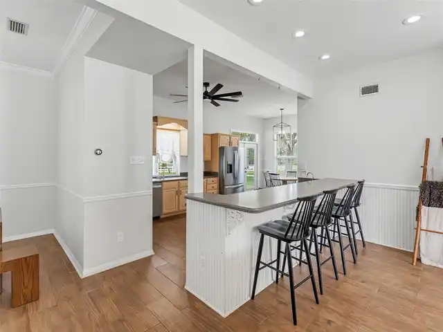 Listing Photo 12