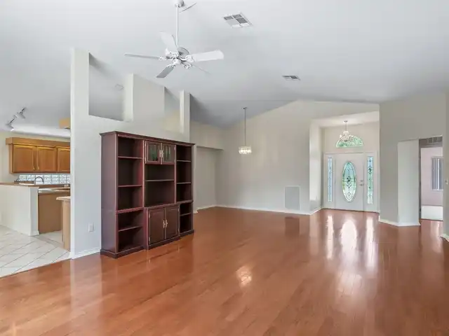 Listing Photo 7