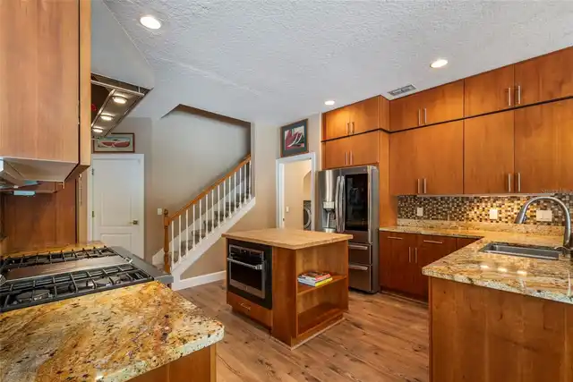 Listing Photo 17