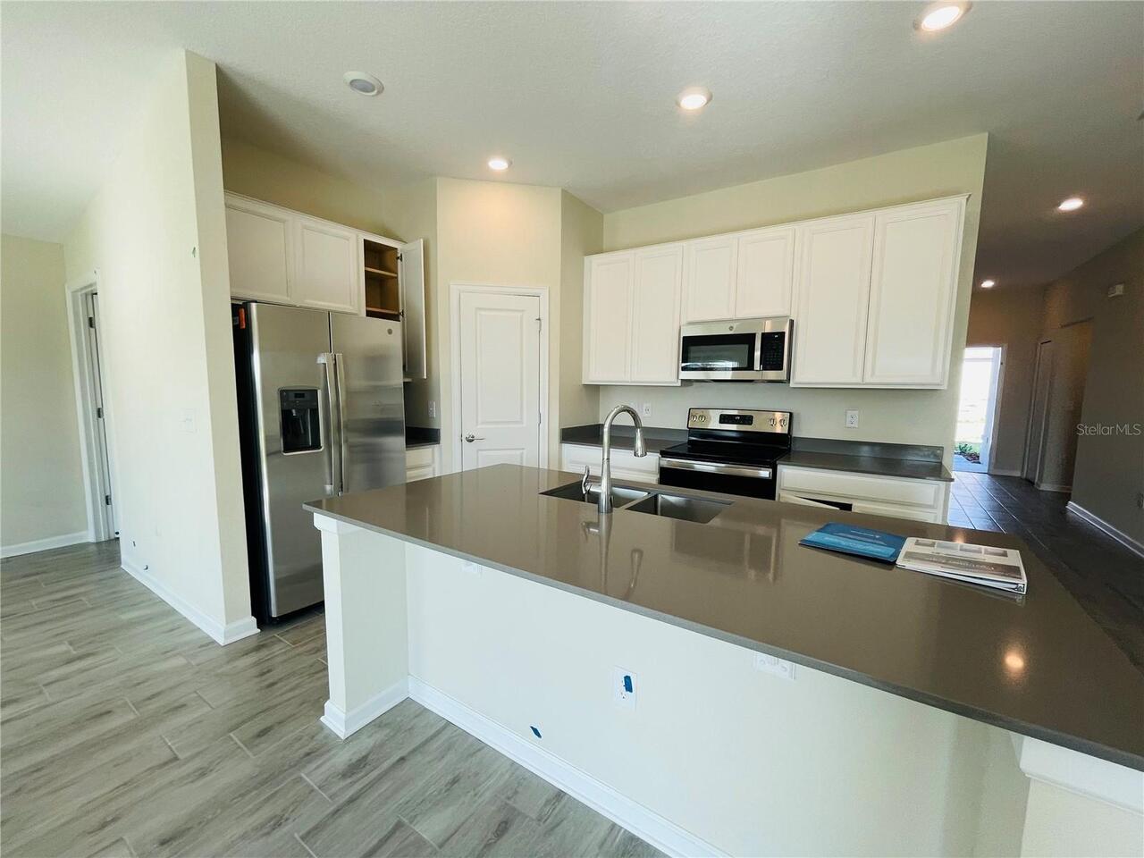 Listing Photo 8