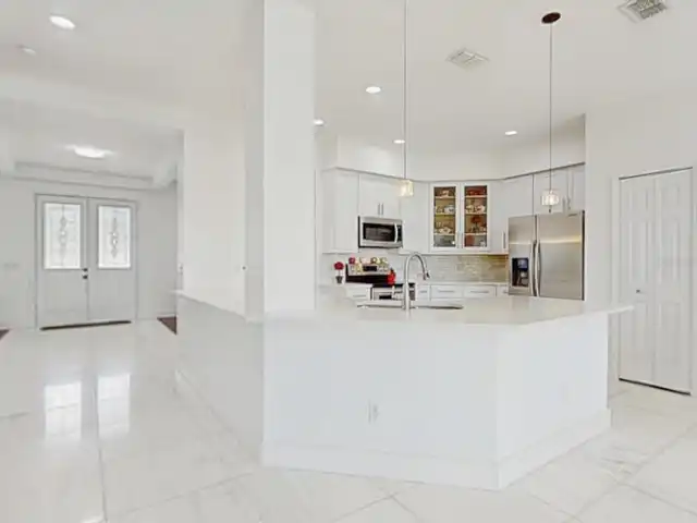 Listing Photo 12
