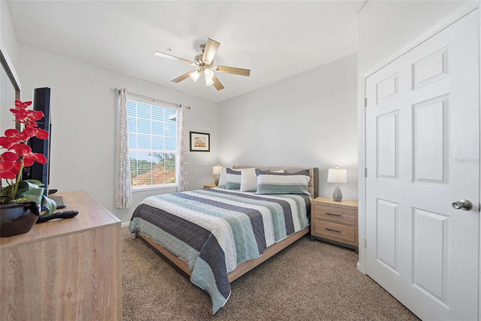 Listing Photo 12