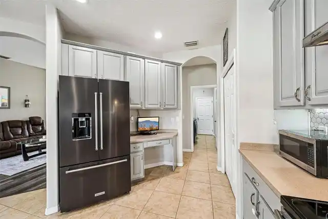 Listing Photo 8