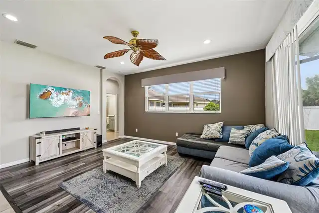 Listing Photo 10