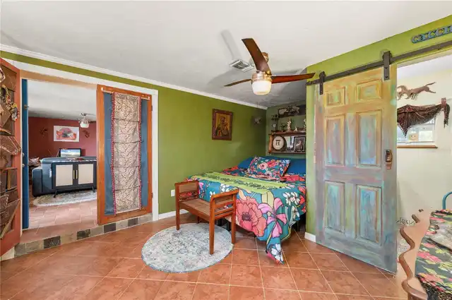 Listing Photo 12