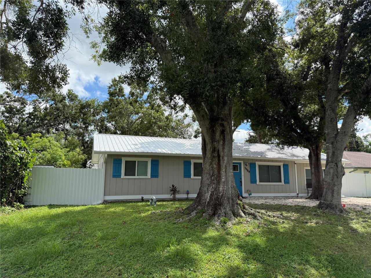 Listing Photo 9